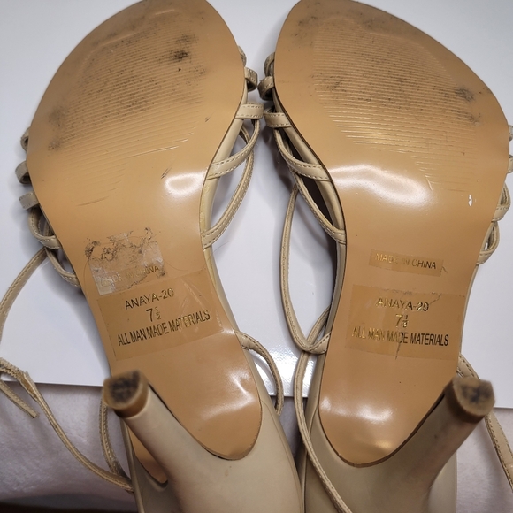 BERTINNI Feminine Flowered Women's Sandals - Picture 5 of 9